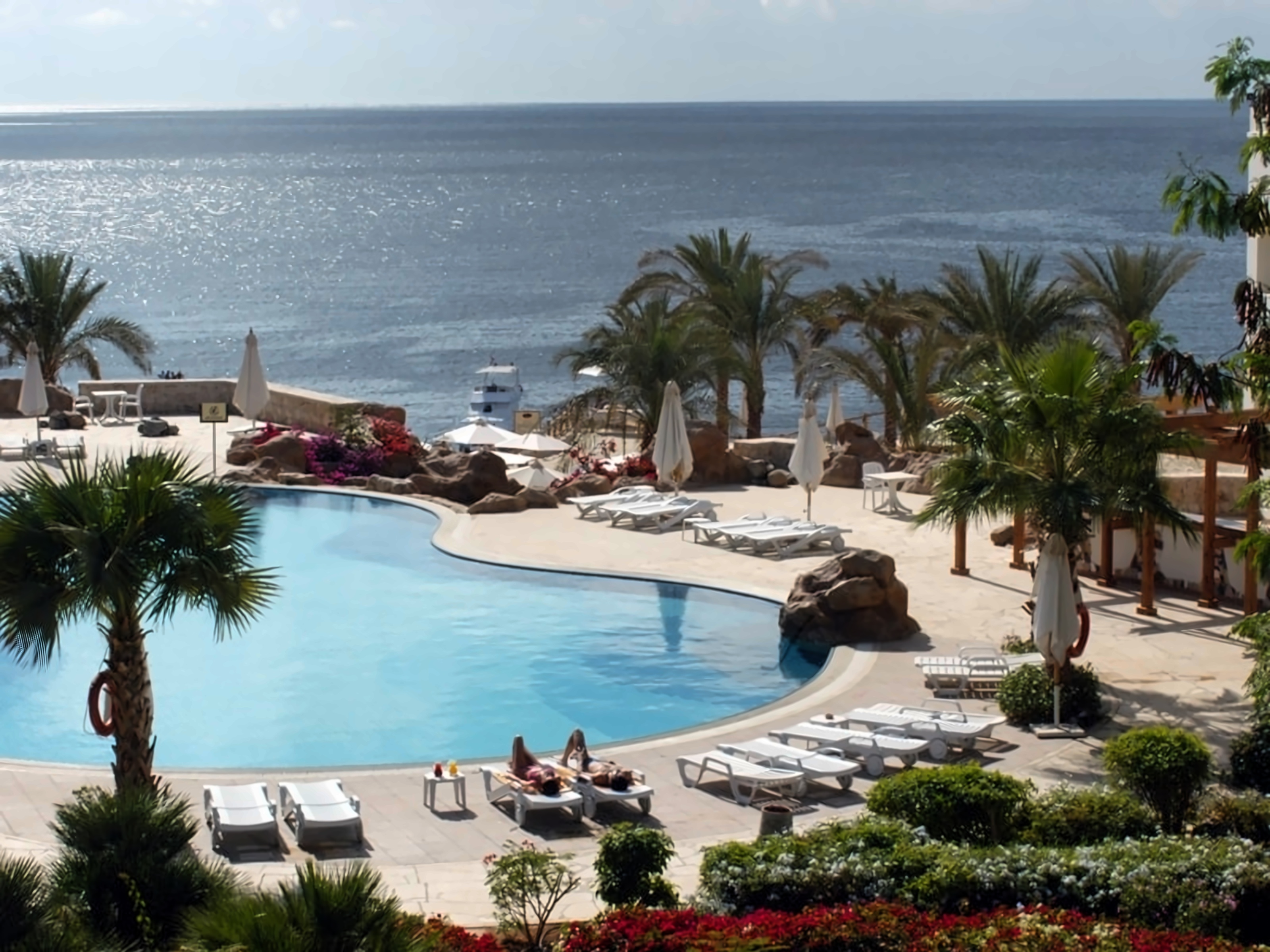 Туры в египет из спб март. Sharm Plaza (ex. Crowne Plaza Resort) 5*. Sharm Plaza 5 Египет. Sharm Plaza ex Crowne Plaza Resort 5 Шарм-Эль-Шейх. Sharm Plaza (ex. Crowne Plaza Resort) пляж.