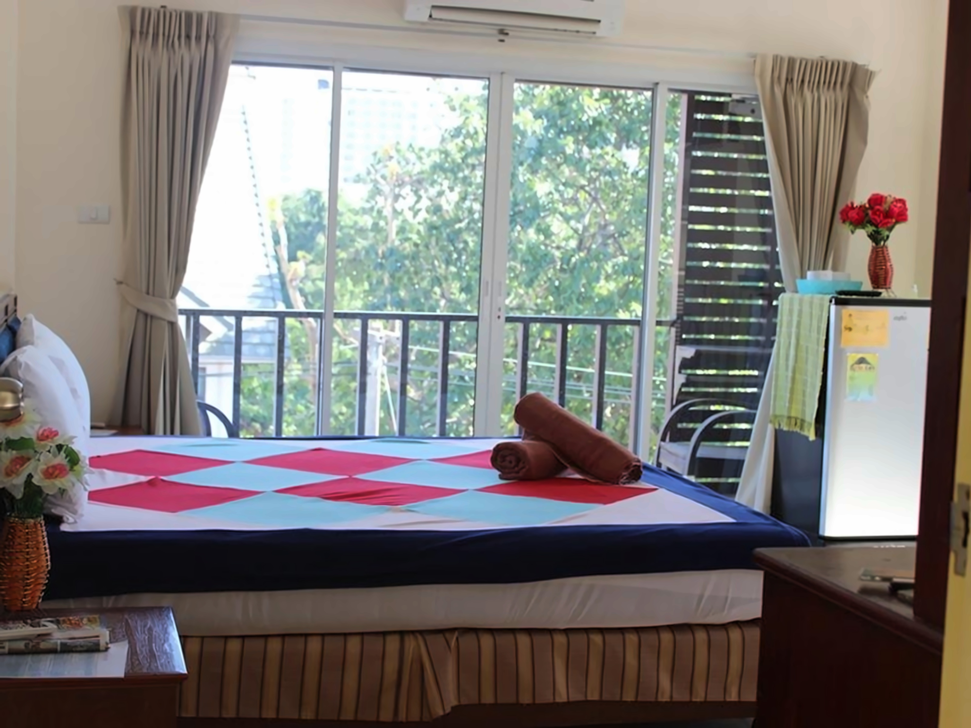 Dacha Beach Hotel Pattaya south Таиланд photo, price for the vacation ...