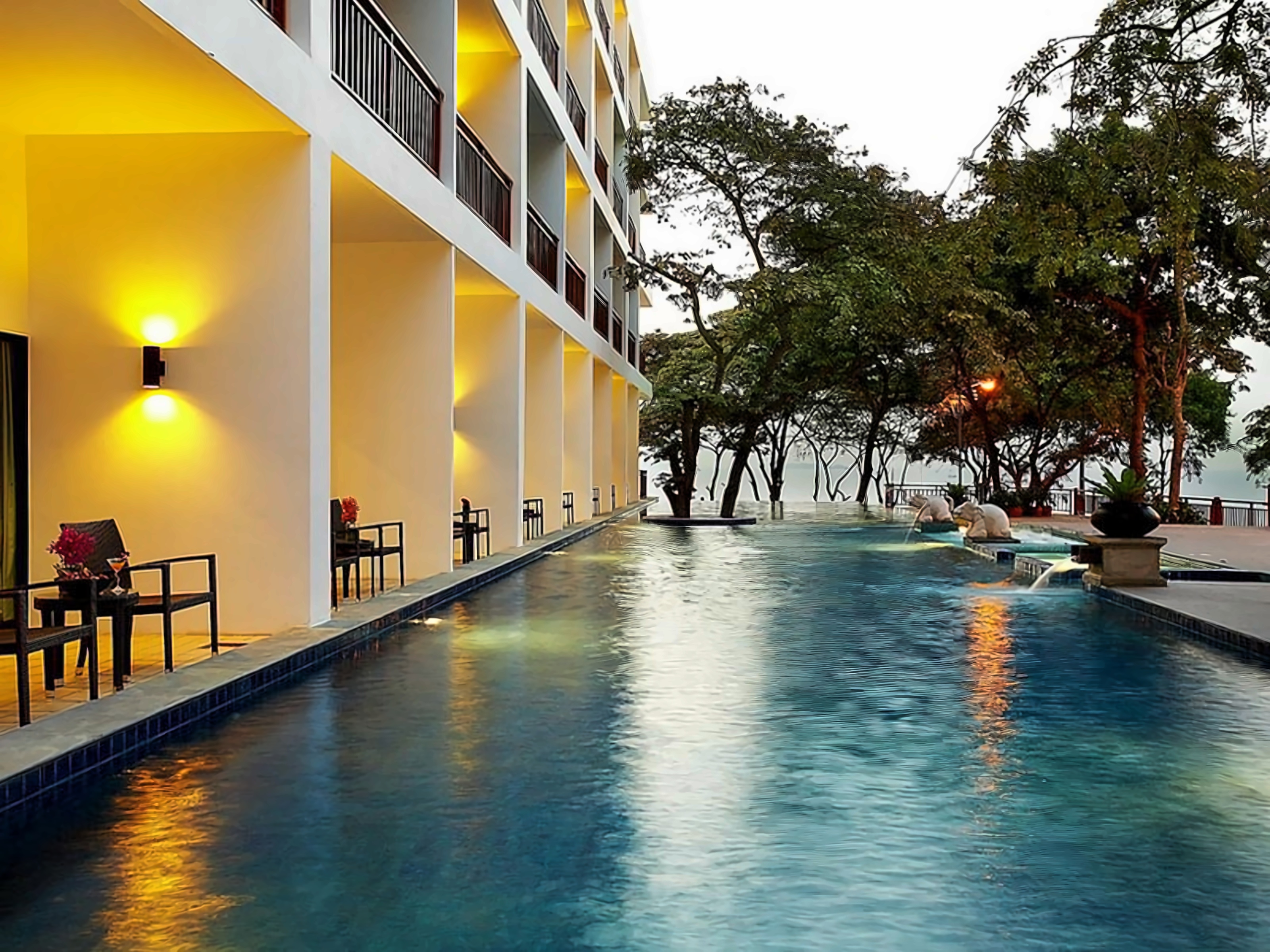 Cosy Beach Hotel Pattaya south Таиланд photo, price for the vacation ...